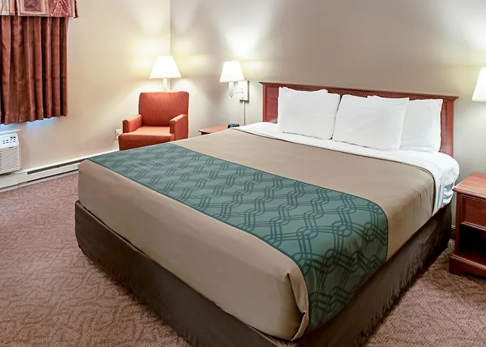 Econo Lodge On The Bay