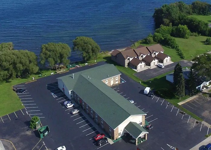Econo Lodge On The Bay