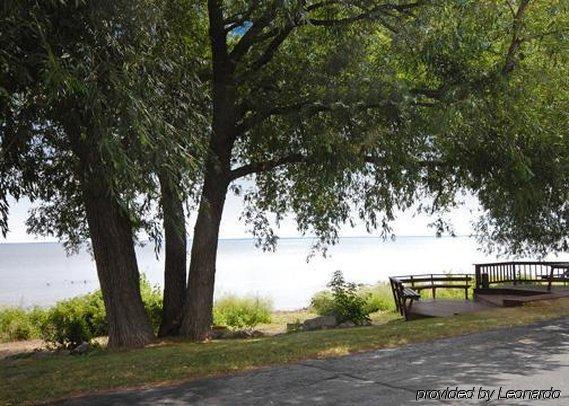 Lodge Econo On The Bay *