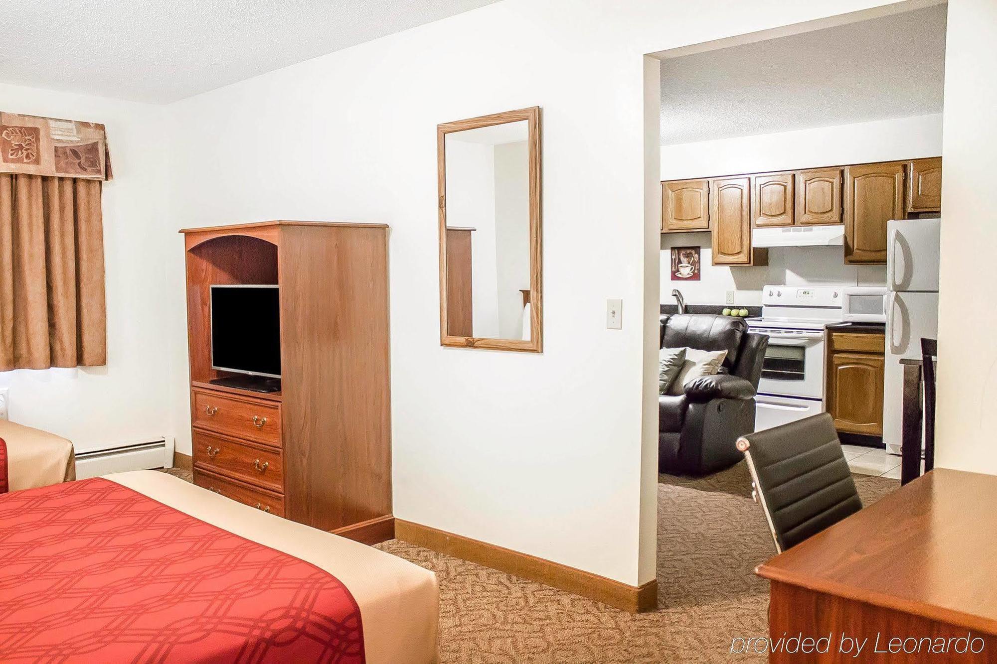 Lodge Econo On The Bay Menominee