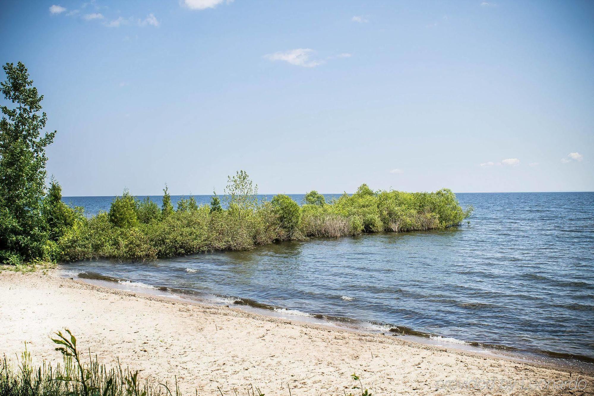 Lodge Econo On The Bay