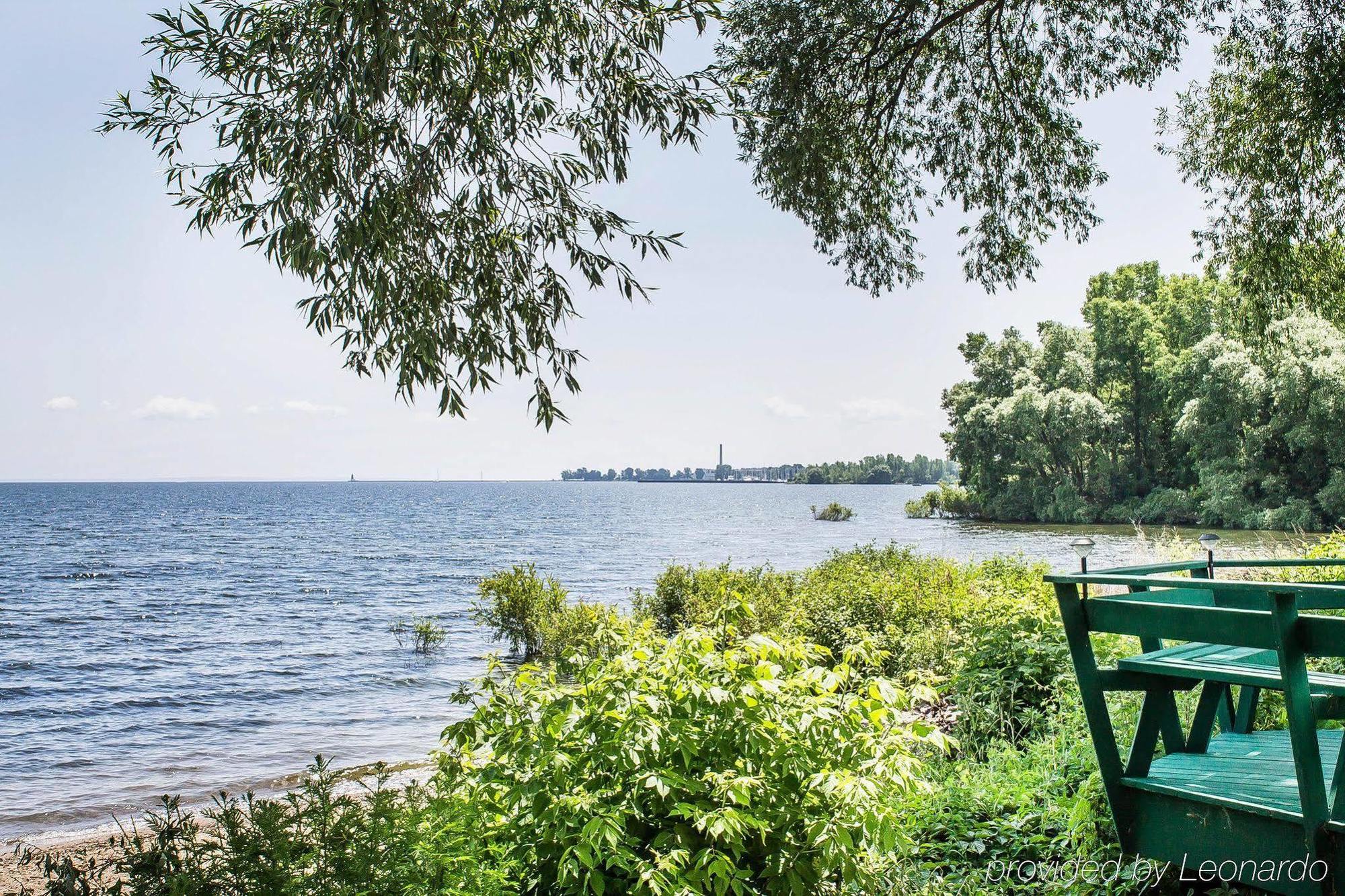 Econo On The Bay Lodge